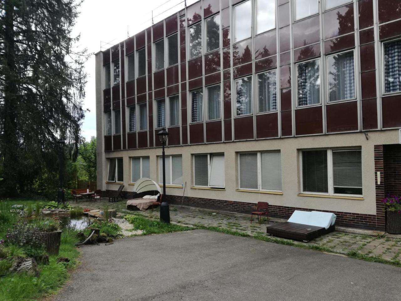 Hotel Hlaska Zlenice Exterior foto